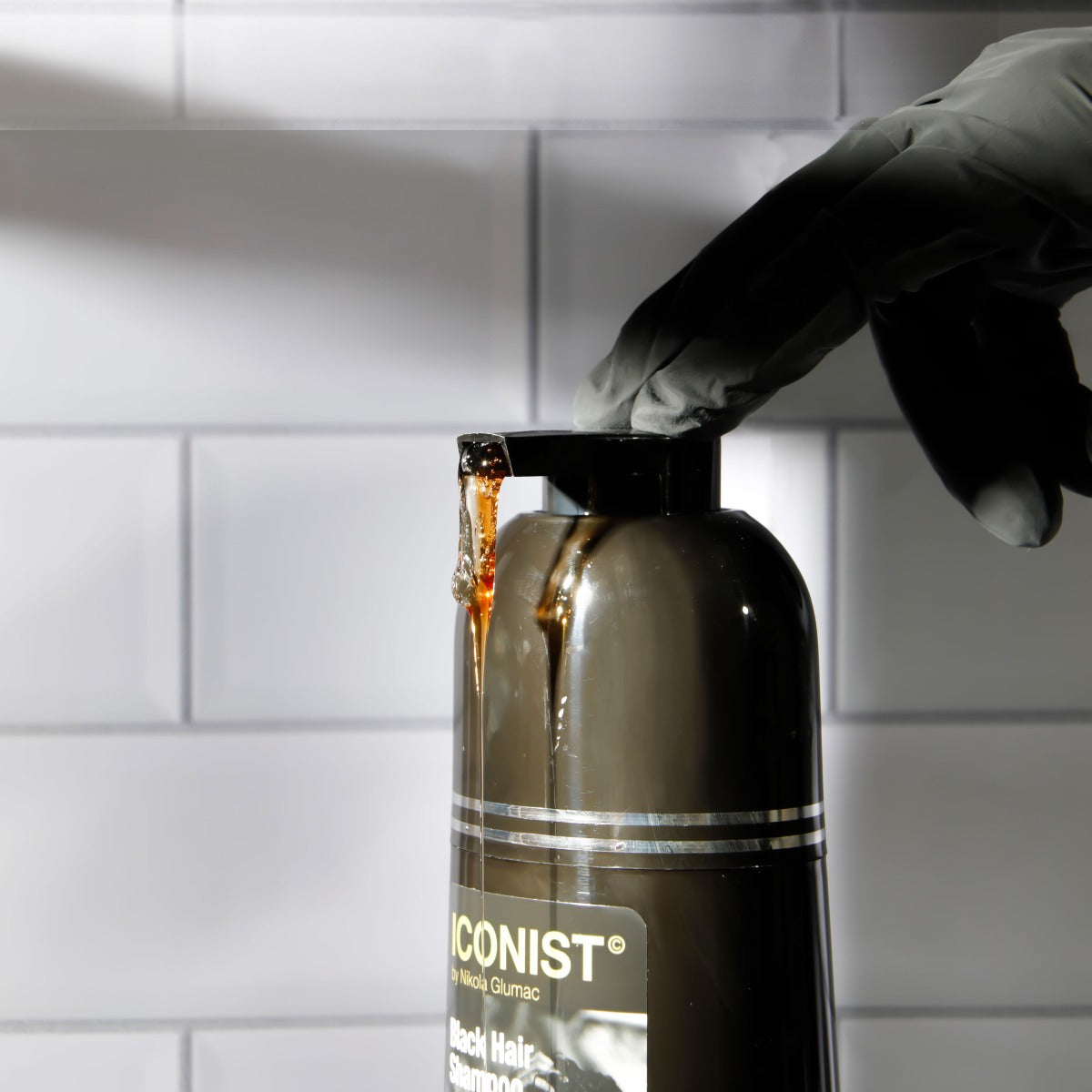 Shampoing pour cheveux noirs ICONIST de Nikola Glumac